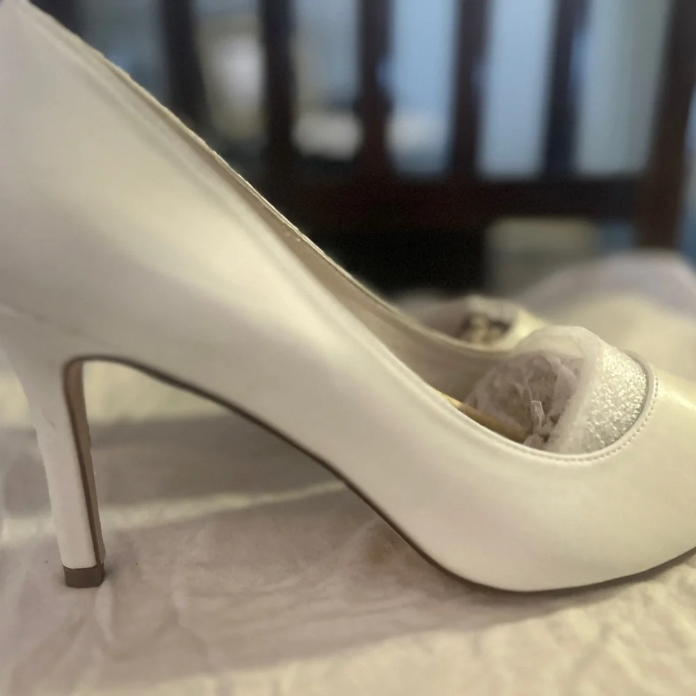 Classic Women’s White Pointed-Toe High Heels